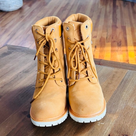 LUGS Clove Women’s Heeled Combat Boots - Picture 4 of 10